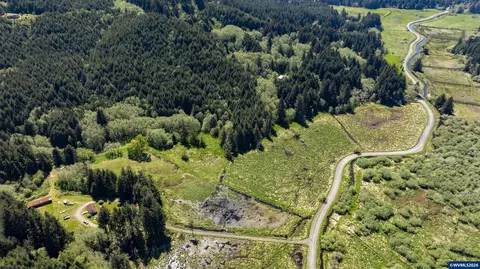94101 N Way Ln, North Bend, OR 97459