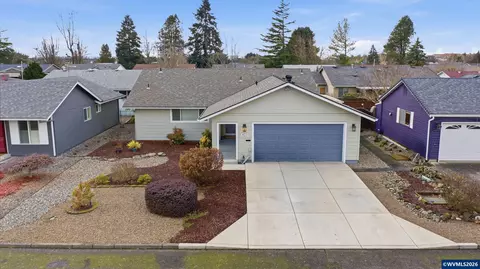 403 E Clackamas Cir, Woodburn, OR 97071