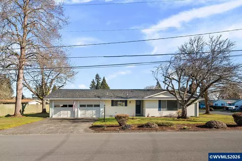 615 Sacre Ln N, Monmouth, OR 97361