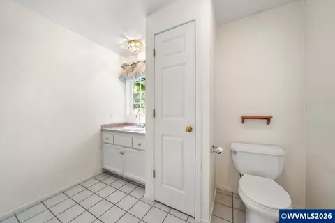 Bath - 1376 Brickley Rd, Eugene, OR 97401 photo 1 of 3