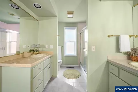 Bath - 1376 Brickley Rd, Eugene, OR 97401 photo 3 of 3