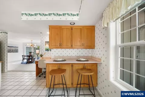 Kitchen - 1376 Brickley Rd, Eugene, OR 97401 photo 10 of 10