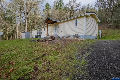 25045 Gap Rd, Brownsville, OR 97327