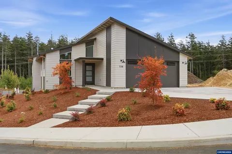 726 SE 42nd Pl, South Beach, OR 97366