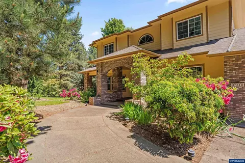 37310 Fawn Dr, Lebanon, OR 97355