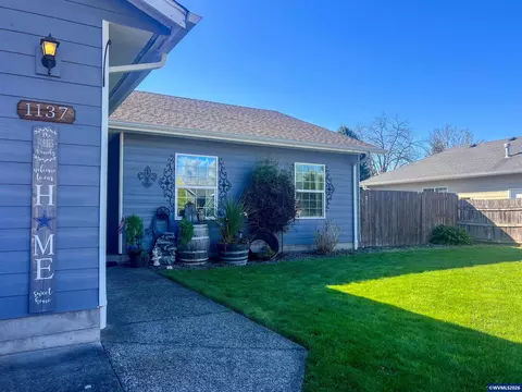 1137 SE 2nd Ave, Mill City, OR 97360