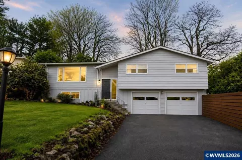 2042 Summit Ave NW, Salem, OR 97304