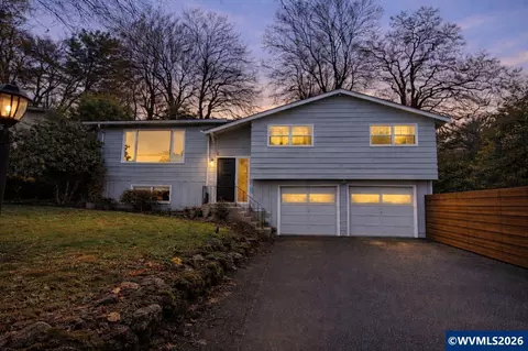 2042 Summit Ave NW, Salem, OR 97304