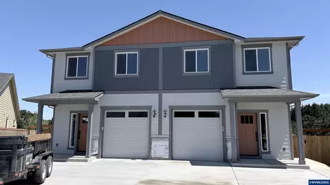 602 NE Kerns Dr, Dallas, OR 97338