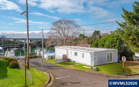 185 SE Bayview Ave, Depoe Bay, OR 97341