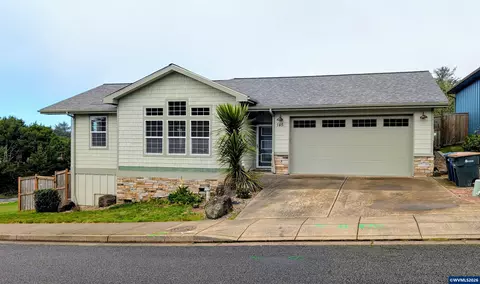 145 NE 71st St, Newport, OR 97365