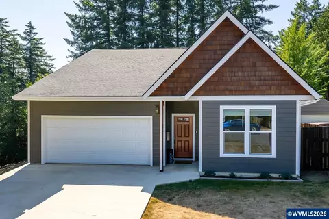 547 W 4th St, Coquille, OR 97423
