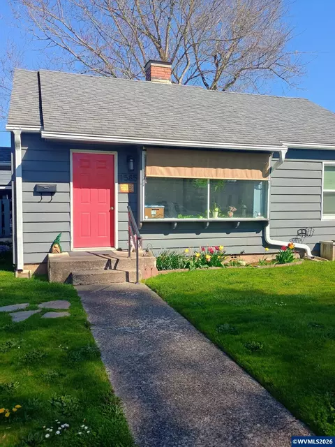 1585 Park Dr, Lebanon, OR 97355