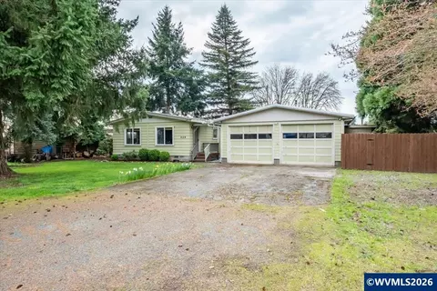 304 Moyer St, Brownsville, OR 97327