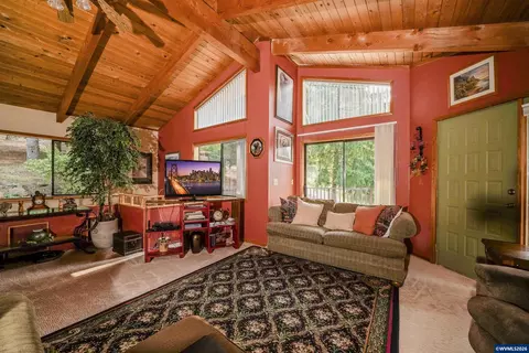 Living - 11046 Winstanley Dr SE, Lyons, OR 97358 photo 3 of 4