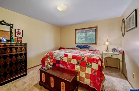 Bedroom - 11046 Winstanley Dr SE, Lyons, OR 97358 photo 1 of 4