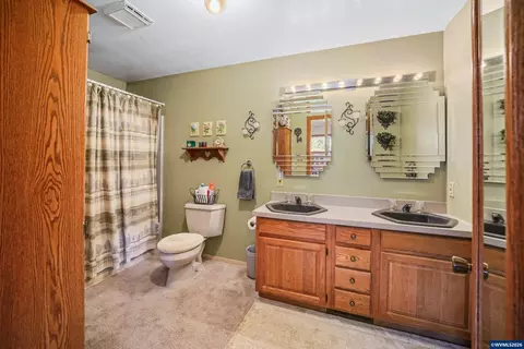 Bath - 11046 Winstanley Dr SE, Lyons, OR 97358 photo 3 of 6