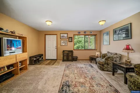 Living - 11046 Winstanley Dr SE, Lyons, OR 97358 photo 4 of 4