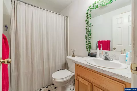 Bath - 1416 Falcon Lp Lp, Independence, OR 97351 photo 3 of 3