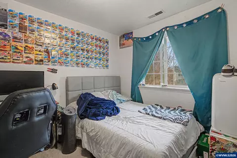 Bedroom - 1416 Falcon Lp Lp, Independence, OR 97351 photo 2 of 6