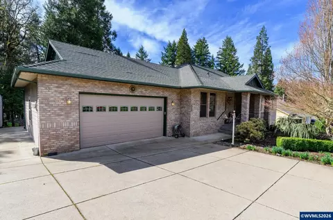 48482 Meadow Way, Oakridge, OR 97463