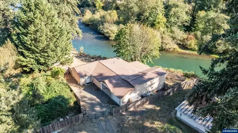 1054 N River Rd, Sweet Home, OR 97386