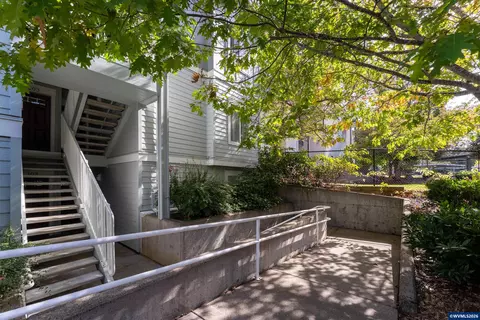 6298 SW Grand Oaks Apt A203 Dr, Corvallis, OR 97333