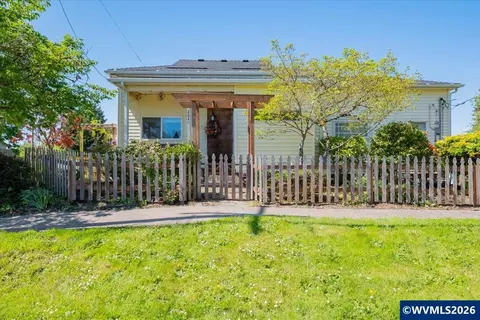 204 N 3rd St, Jefferson, OR 97352