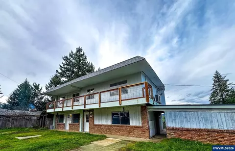 411 Upper Terrace Dr, Glide, OR 97443