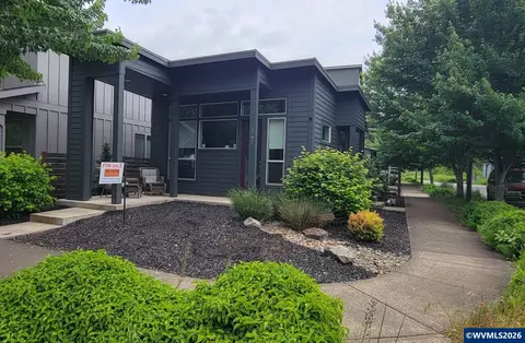 3792 Village Center Dr SE, Salem, OR 97302