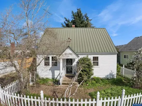 442 SE Ash St, Dallas, OR 97338