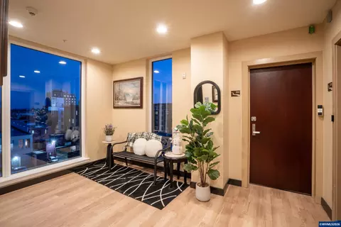 156 Front Apt 600 St NE, Salem, OR 97301