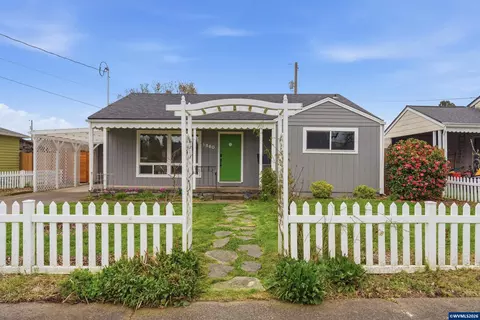 1860 Capitol St SE, Salem, OR 97302
