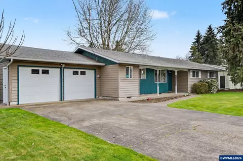 555 Sacre Ln N, Monmouth, OR 97361