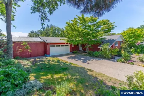Exterior - 1490 Acacia Ave, Eugene, OR 97408 photo 3 of 10