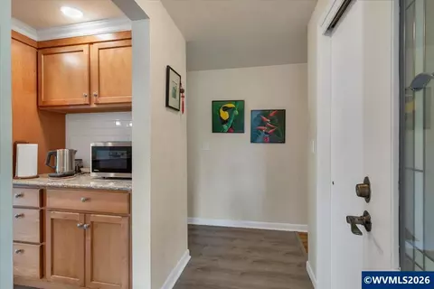 Entry Way - 1490 Acacia Ave, Eugene, OR 97408 photo 1 of 2