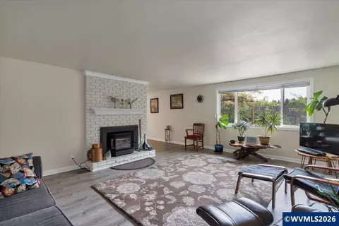 Living - 1490 Acacia Ave, Eugene, OR 97408 photo 3 of 5