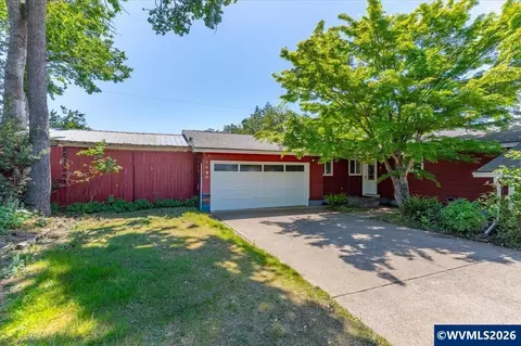 Exterior - 1490 Acacia Ave, Eugene, OR 97408 photo 4 of 10