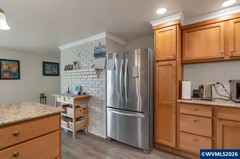Kitchen - 1490 Acacia Ave, Eugene, OR 97408 photo 4 of 6