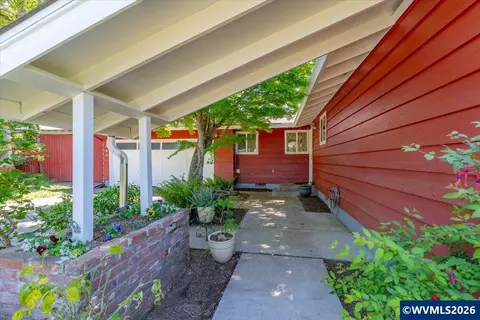 Exterior - 1490 Acacia Ave, Eugene, OR 97408 photo 10 of 10