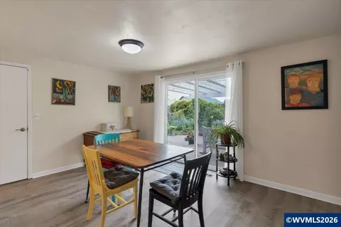 Dining - 1490 Acacia Ave, Eugene, OR 97408 photo 1 of 3