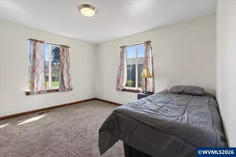 Bedroom - 11294 Mehama Hts SE, Lyons, OR 97358 photo 4 of 8