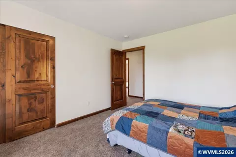 Bedroom - 11294 Mehama Hts SE, Lyons, OR 97358 photo 3 of 8