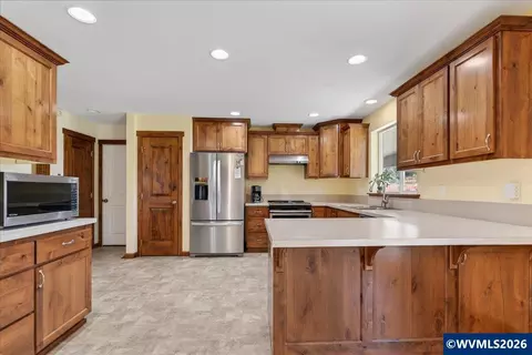Kitchen - 11294 Mehama Hts SE, Lyons, OR 97358 photo 1 of 3