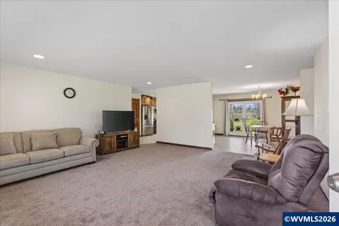 Living - 11294 Mehama Hts SE, Lyons, OR 97358 photo 1 of 2