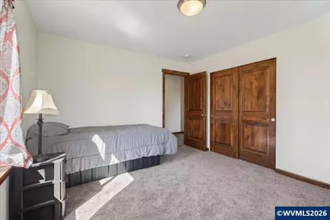 Bedroom - 11294 Mehama Hts SE, Lyons, OR 97358 photo 5 of 8