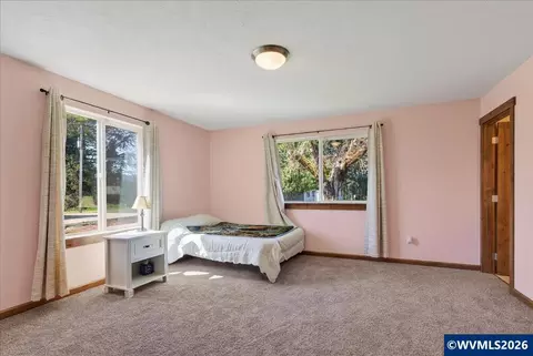 Bedroom - 11294 Mehama Hts SE, Lyons, OR 97358 photo 6 of 8