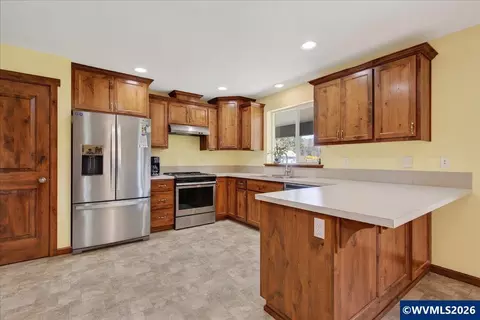Kitchen - 11294 Mehama Hts SE, Lyons, OR 97358 photo 2 of 3