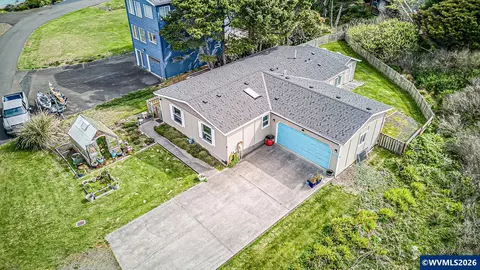 520 SW Cardinal St, Depoe Bay, OR 97341