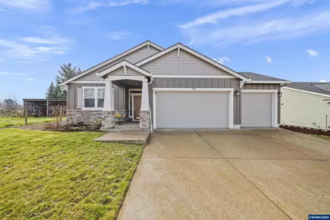 900 Marie St, Mount Angel, OR 97362